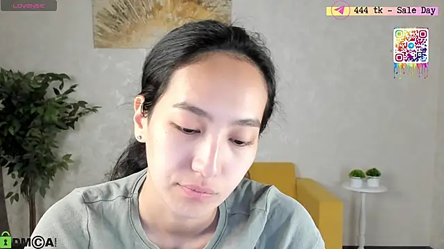 FlirtyAura online show from May 14, 2026, 3:47 am