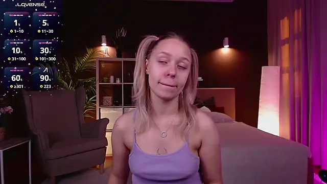 Snapshot of Pooja_Hegde chatting on September 30, 2025, 1:11 am Pooja Hegde online show from September 30, 2025, 1:11 am