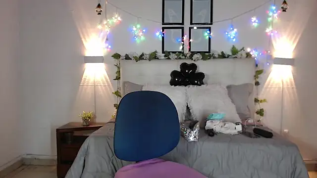 Megan 05  online show from March 6, 2026, 6:14 pm