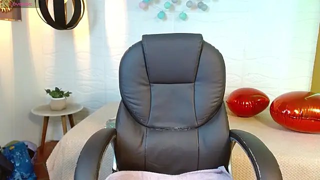 tinisweet online show from March 21, 2026, 1:59 pm