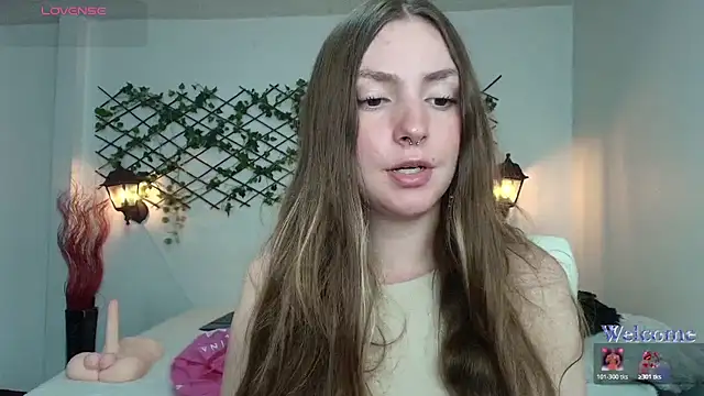 velvet  moon online show from April 24, 2026, 2:02 am
