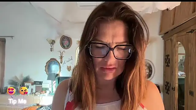 Snapshot of _Melia_ chatting on June 18, 2026, 5:50 am Melia online show from June 18, 2026, 5:50 am