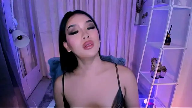 MS LUNA online show from October 9, 2025, 11:05 pm