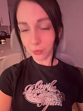 Snapshot of alwaysapril chatting on October 26, 2025, 10:15 am alwaysapril online show from October 26, 2025, 10:15 am