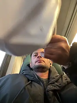 Snapshot of Carlosmauricio123 chatting on March 8, 2026, 12:52 pm Carlosmauricio123 online show from March 8, 2026, 12:52 pm