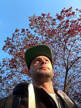 Carlosmauricio123 online show from April 21, 2026, 10:49 pm