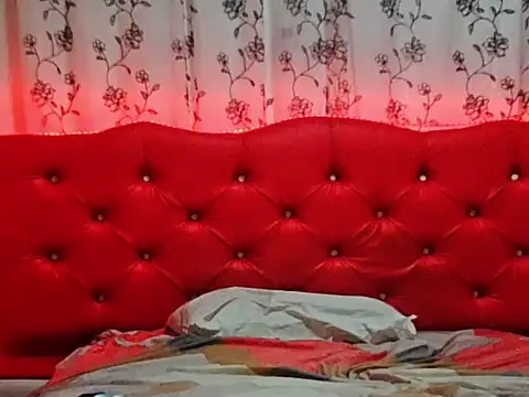 JulesHotLove online show from May 13, 2026, 5:14 am