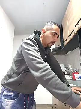 stivenlujan69 online show from December 14, 2025, 1:01 am