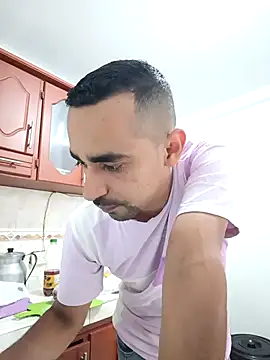 stivenlujan69 online show from March 1, 2026, 6:08 pm