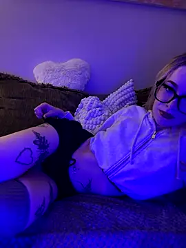 marnemzavar444 online show from November 29, 2025, 9:48 pm