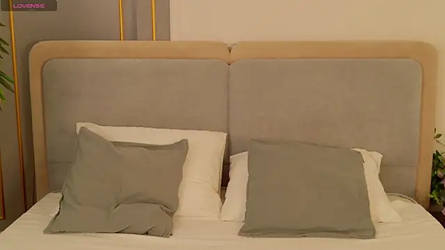 AdoraCortes online show from March 23, 2026, 5:07 am