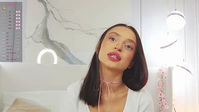 AdoraCortes online show from November 7, 2025, 5:12 am