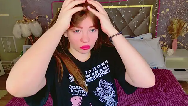 Moon  Bunny online show from April 4, 2026, 3:18 pm