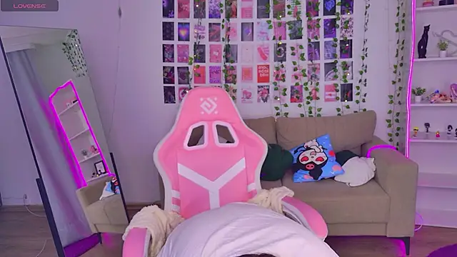 Moon  Bunny online show from April 15, 2026, 3:16 pm