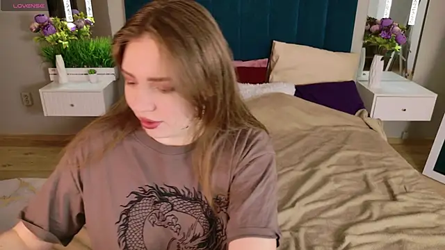 Snapshot of Moon__Bunny chatting on February 15, 2026, 12:26 pm Moon Bunny online show from February 15, 2026, 12:26 pm