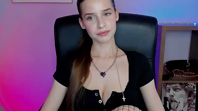 LuxMaya online show from October 29, 2025, 7:29 am