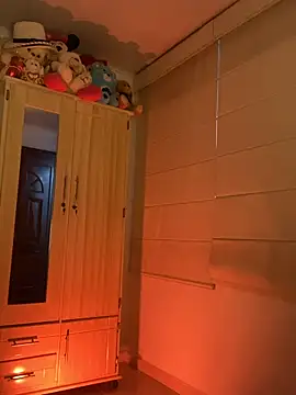 Lily  18 online show from January 17, 2026, 5:33 am