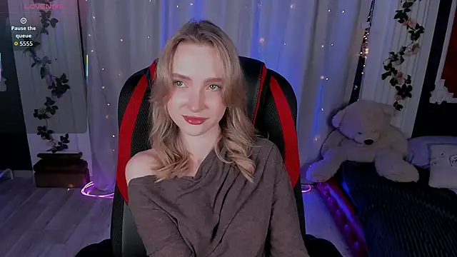 EllaBloom online show from December 20, 2025, 2:53 pm