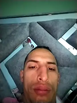 Dani22cmhot online show from November 3, 2025, 2:09 pm