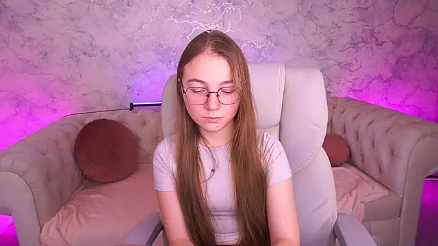 ArrinaWairr online show from December 18, 2025, 9:03 am