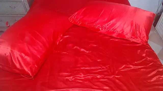 Snapshot of Ambra_ chatting on October 1, 2025, 4:11 pm Ambra online show from October 1, 2025, 4:11 pm