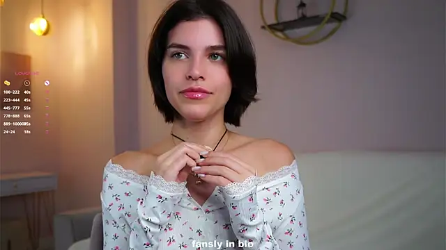 EleneButton online show from November 8, 2025, 1:09 am