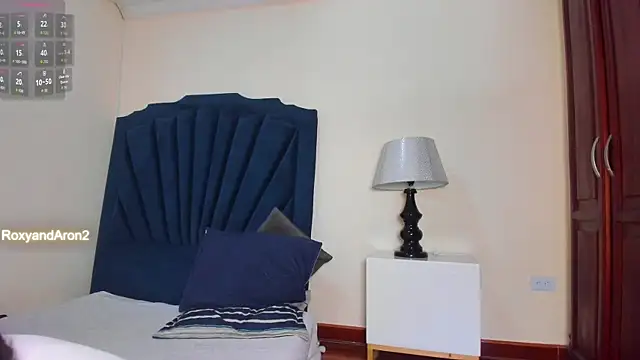 Snapshot of RoxyandAron2 chatting on March 1, 2026, 2:39 pm RoxyandAron2 online show from March 1, 2026, 2:39 pm