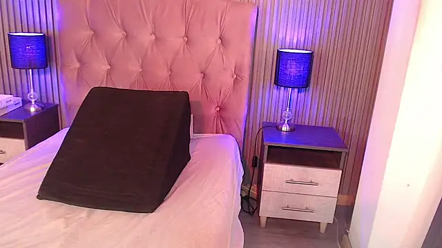 Bonnali lune online show from February 18, 2026, 10:17 pm