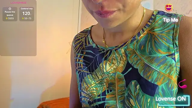 Snapshot of Sheilly_brown chatting on July 18, 2026, 7:33 pm Sheilly brown online show from July 18, 2026, 7:33 pm