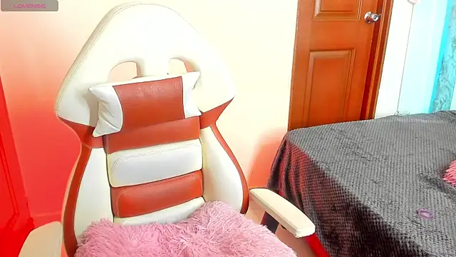 Snapshot of Sheilly_brown chatting on October 25, 2025, 7:36 pm Sheilly brown online show from October 25, 2025, 7:36 pm