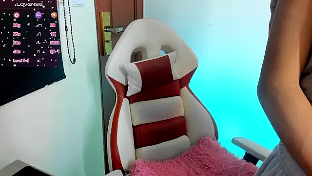 Snapshot of Sheilly_brown chatting on February 6, 2026, 7:21 pm Sheilly brown online show from February 6, 2026, 7:21 pm