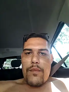 feehzungi0000 online show from December 3, 2025, 5:01 pm