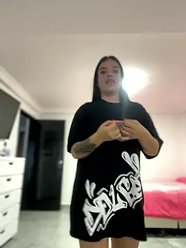 JuanitaMore01 online show from January 15, 2026, 8:23 pm