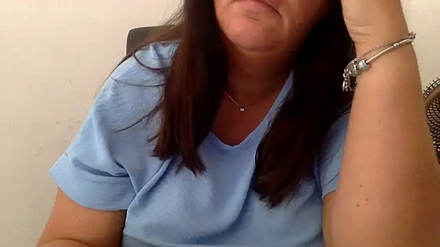 LaReginaNera online show from August 3, 2026, 7:27 am