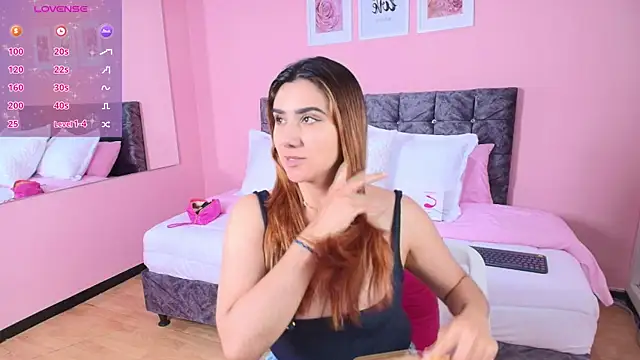 Snapshot of maddie_beauty chatting on February 20, 2026, 10:12 pm maddie beauty online show from February 20, 2026, 10:12 pm