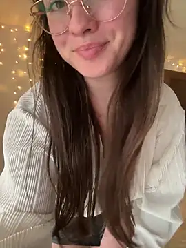 Snapshot of liloush__ chatting on January 19, 2026, 2:54 pm liloush online show from January 19, 2026, 2:54 pm