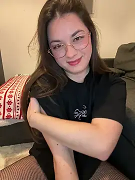 Snapshot of liloush__ chatting on February 18, 2026, 9:55 pm liloush online show from February 18, 2026, 9:55 pm