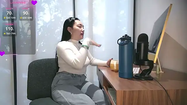 yuzhara online show from November 11, 2025, 2:23 pm