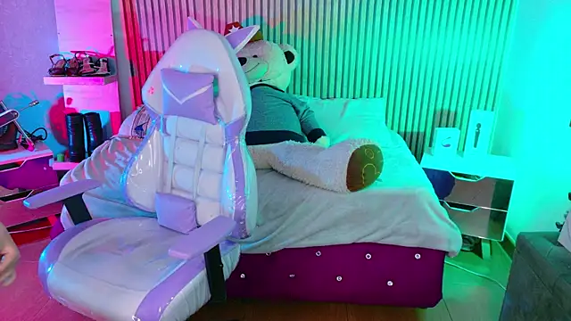  aitana 001 online show from December 14, 2025, 7:30 pm