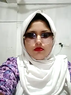 Snapshot of Nusrat-N chatting on April 7, 2026, 11:06 pm Nusrat-N online show from April 7, 2026, 11:06 pm