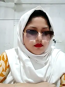 Snapshot of Nusrat-N chatting on April 12, 2026, 1:31 am Nusrat-N online show from April 12, 2026, 1:31 am