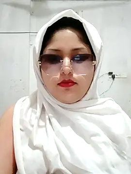 Snapshot of Nusrat-N chatting on April 11, 2026, 1:13 am Nusrat-N online show from April 11, 2026, 1:13 am