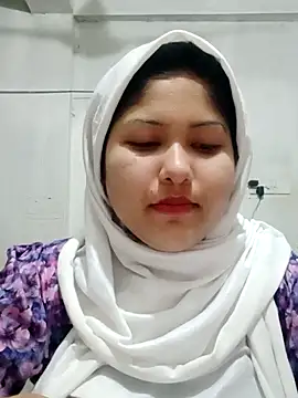 Snapshot of Nusrat-N chatting on April 1, 2026, 9:23 pm Nusrat-N online show from April 1, 2026, 9:23 pm