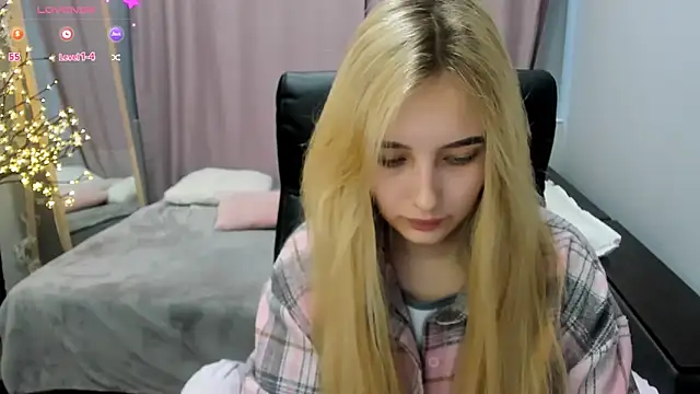 TaisiaHot online show from June 1, 2026, 8:03 am
