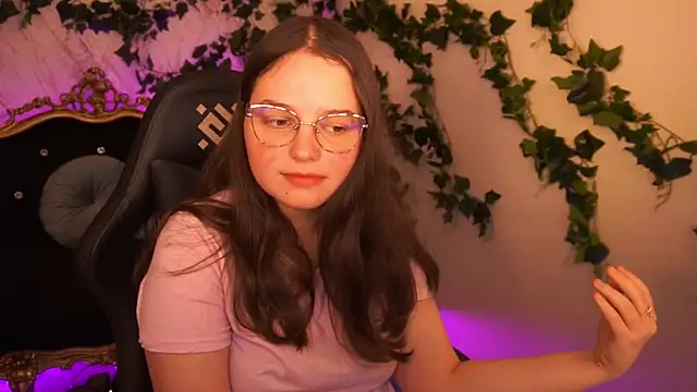 SophieDreamss online show from October 22, 2025, 1:43 pm