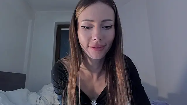 MilaDeLune online show from January 5, 2026, 5:27 pm