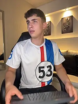 AdrianRinaldi online show from April 7, 2026, 8:10 pm