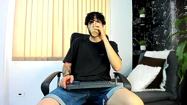 Snapshot of Rafael_Mendezz chatting on November 7, 2025, 8:57 pm Rafael Mendezz online show from November 7, 2025, 8:57 pm