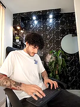 Snapshot of Rafael_Mendezz chatting on December 5, 2025, 8:17 pm Rafael Mendezz online show from December 5, 2025, 8:17 pm