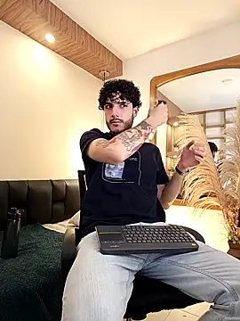 Snapshot of Rafael_Mendezz chatting on February 17, 2026, 8:39 pm Rafael Mendezz online show from February 17, 2026, 8:39 pm